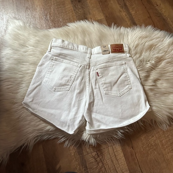 LEVI’S Mid Length Woman’s Shorts In White - Picture 6 of 6